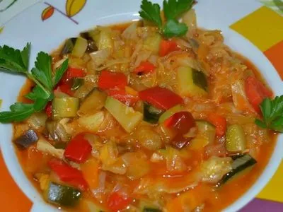 Tocană de legume cum să gătești tocană de legume cu cartofi, varză și dovlecel