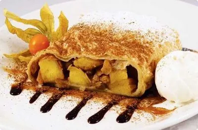 Cel mai delicios strudel cu mere la cuptor, retete clasice simple