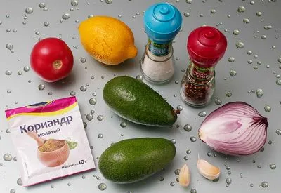 Cum se face guacamole cu avocado și roșii, o rețetă de sos mexican