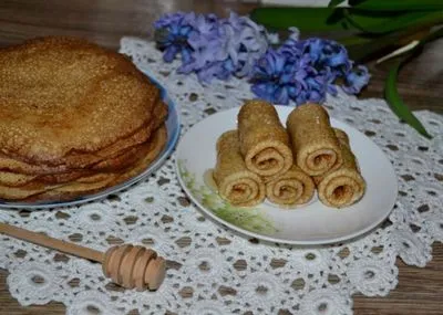 Clatite pe apa minerala, retete de clatite subtiri si gustoase cu gauri pe apa minerala