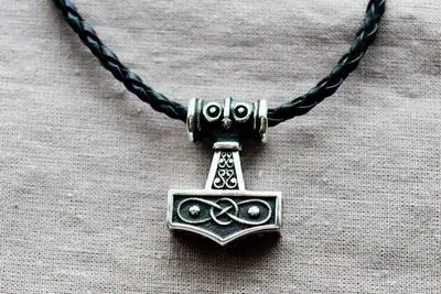 Amulet Hammer of Thor înseamnă amuletă, simbol pentru bărbați