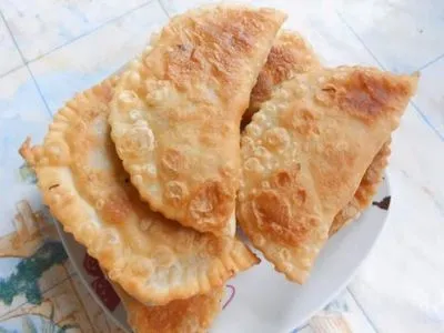 Chebureks cu carne la tigaie, rețete de casă foarte gustoase pentru chebureks suculenți și crocanți