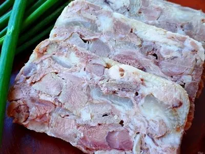 Cum să gătești sălin din cap de porc acasă