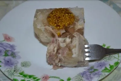 Jeleu de porc și pui este o rețetă pentru un jeleu delicios și limpede