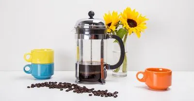 Cum să preparați corect cafea măcinată într-o presă franceză, cum să utilizați, cum să gătiți o rețetă, cât de mult să preparați