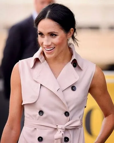 Meghan Markle este din nou cea mai bunărochia foarte elegantă pe care vei dori să o cumperi