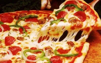 Rețete clasice de pizza la cuptor cu ingrediente originale