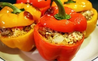 Рецепти за пълнени чушки се приготвят вкусно и у дома