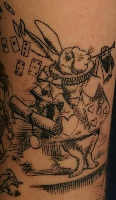 100 tatuaj bazat pe Alice in Wonderland