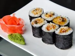 Beneficiile și daunele preparatului japonez - sushi