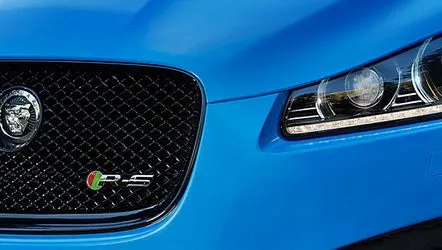 Britanicii și-au declasificat sedanul super-puternic Jaguar XFR-S