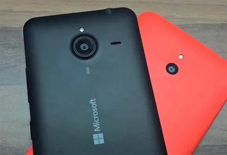 Comparație între Lumia 640 XL și Lumia 1320