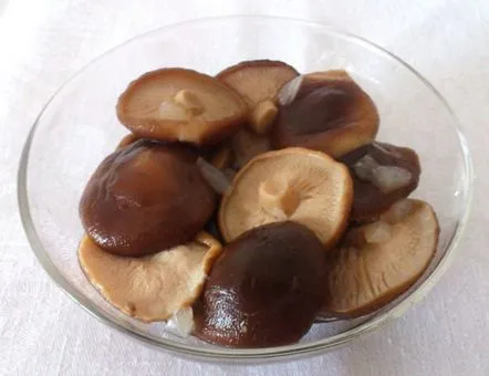 Preparare ciuperci shiitake marinate, rețete de gătit, termeni și condiții de păstrare