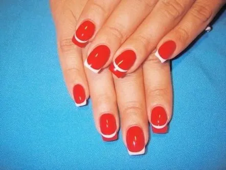 Nail design roșu fotografie franceză