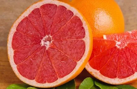 Secretele pierderii în greutate, cum te va ajuta sucul de grapefruit să slăbești