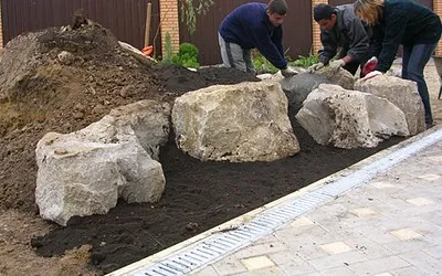 Alpine aluneca mâinile sale