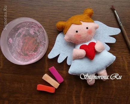 Ангел изработени от филц с ръцете си - играчка за Свети Валентин