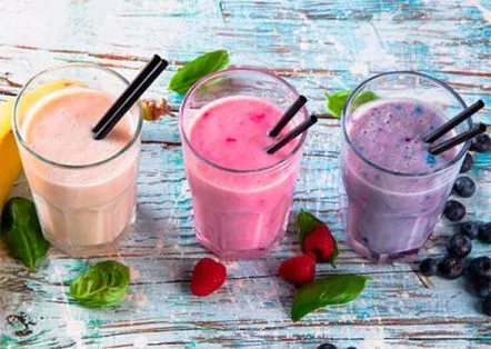 6 retete de smoothie care te vor ajuta sa slabesti