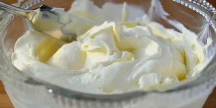 Crema pentru retete de prajituri cu vafe, creme, branza si lapte condensat