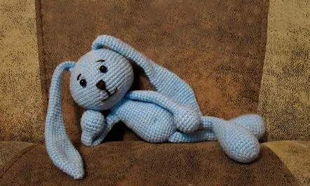 Iepure croșetat amigurumi