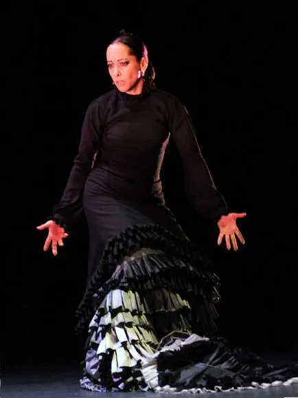 Revolta de culori, volane si frumusete 30 de rochii frumoase pentru flamenco - Masters Fair - Mână