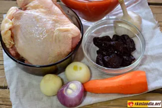 Pui cu prune uscate la slow cooker, reteta foto