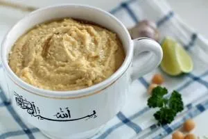 Ce este hummus-ul și cu ce se mănâncă?