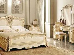 Cream un design de dormitor intr-un stil clasic