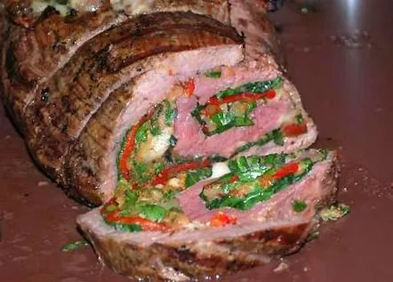 Rulada de carne cu umplutură verde. Reţetă