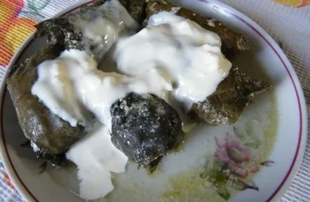 Dolma in frunze de struguri reteta armeneasca.