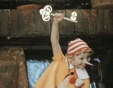 Costumul de carnaval Pinocchio de bricolaj