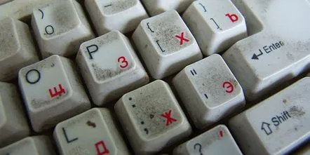 Cum să curățați tastatura unui computer și laptop acasă