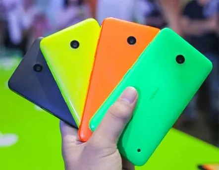 Panoul din spate de schimb pentru Lumia 630