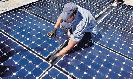 Tehnologie de panouri solare de asamblare și fabricare a unui sistem simplu de alimentare cu energie electrică