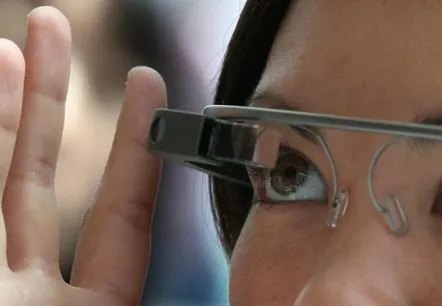 Google Glass devine din ce în ce mai inteligent