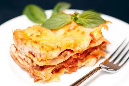 Un aperitiv consistent de lasagna de gătit acasă