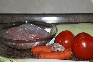 Tocanita de legume cu bucati de curcan, reteta foto