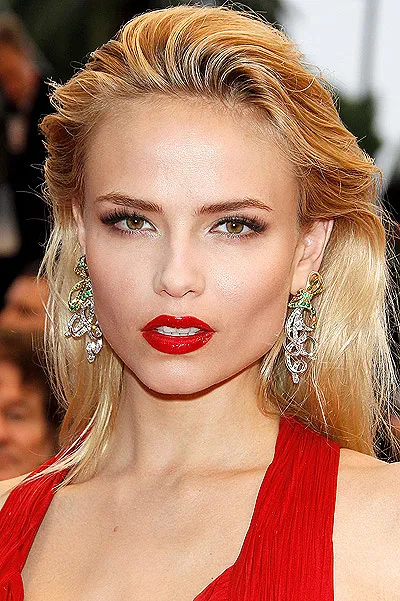 Vizsgálata a képeket a szépség Natasha Poly, pletyka