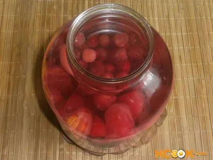 Cum să se rostogolească cu cireșe compot de Cum să se rostogolească cu cireșe compot de