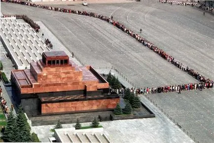 Lenin în mausoleu