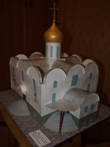 Biserica din hârtie cu propriile mâini