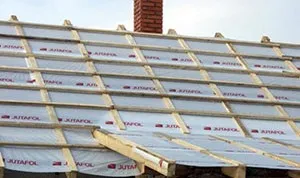 Instalarea unui acoperiș de carton ondulat, cu propriile lor mâini