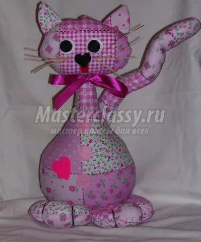 Cat jucărie moale cu propriile mâini