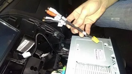 Cum de a conecta subwoofer-ul la radio din fabrică Cum de a conecta subwoofer-ul la radio din fabrică