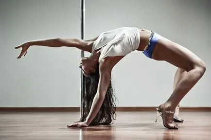 Dancing pe stâlp de înaltă tensiune ea Dancing pe stâlp de înaltă tensiune ea