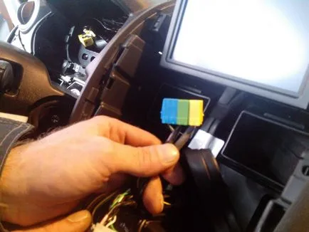 Cum de a conecta subwoofer-ul la radio din fabrică Cum de a conecta subwoofer-ul la radio din fabrică