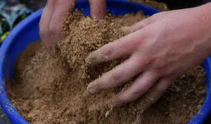 Momeală pentru plătică cu mâinile lor Momeală pentru plătică cu mâinile lor