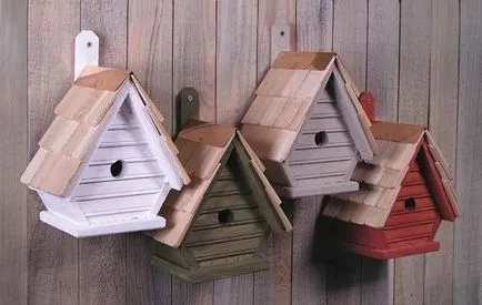 Birdhouse cu desenul lor mâini Birdhouse cu desenul lor mâini