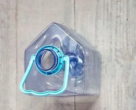 Birdhouse cu desenul lor mâini Birdhouse cu desenul lor mâini