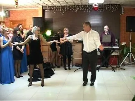 Danseaza cu mama mea la nunta Danseaza cu mama mea la nunta